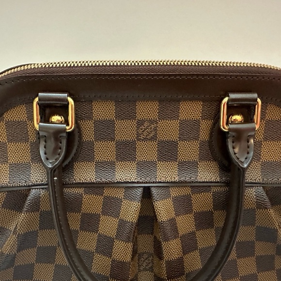 Authentic Louis Vuitton Trevi Pm Damier- Timeless Elegance - Picture 4 of 14